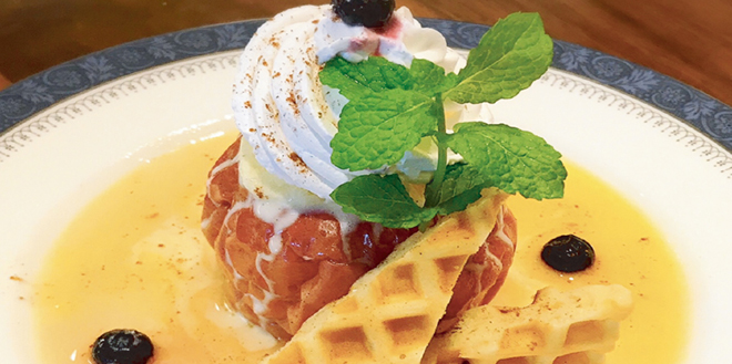 幸せほおばるまるごと焼きリンゴ